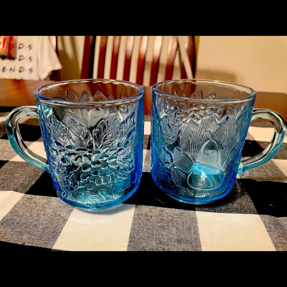 2 vintage glass mugs